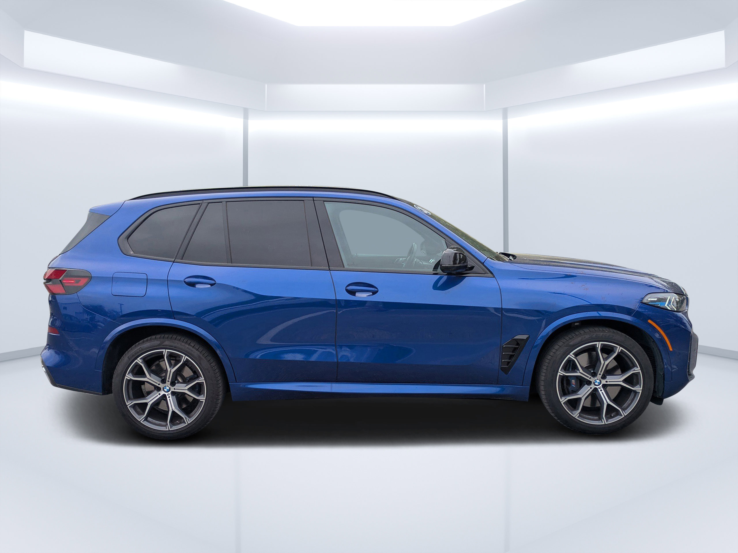 Used 2026 BMW X5 M60i image 2