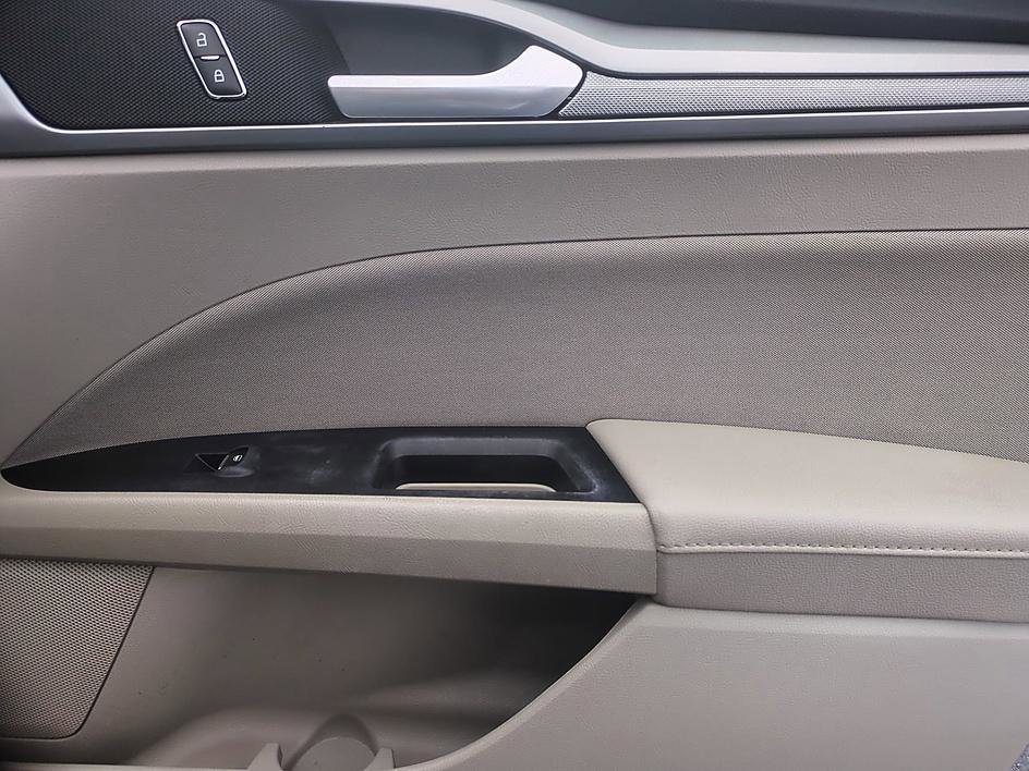 Used 2020 Ford Fusion SE FWD image 30