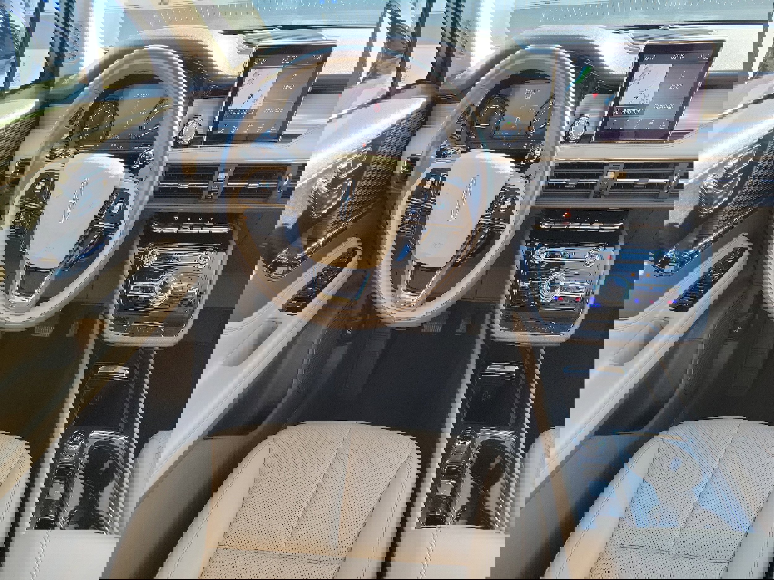 Used 2022 Lincoln Corsair AWD w/ Premium Package image 14