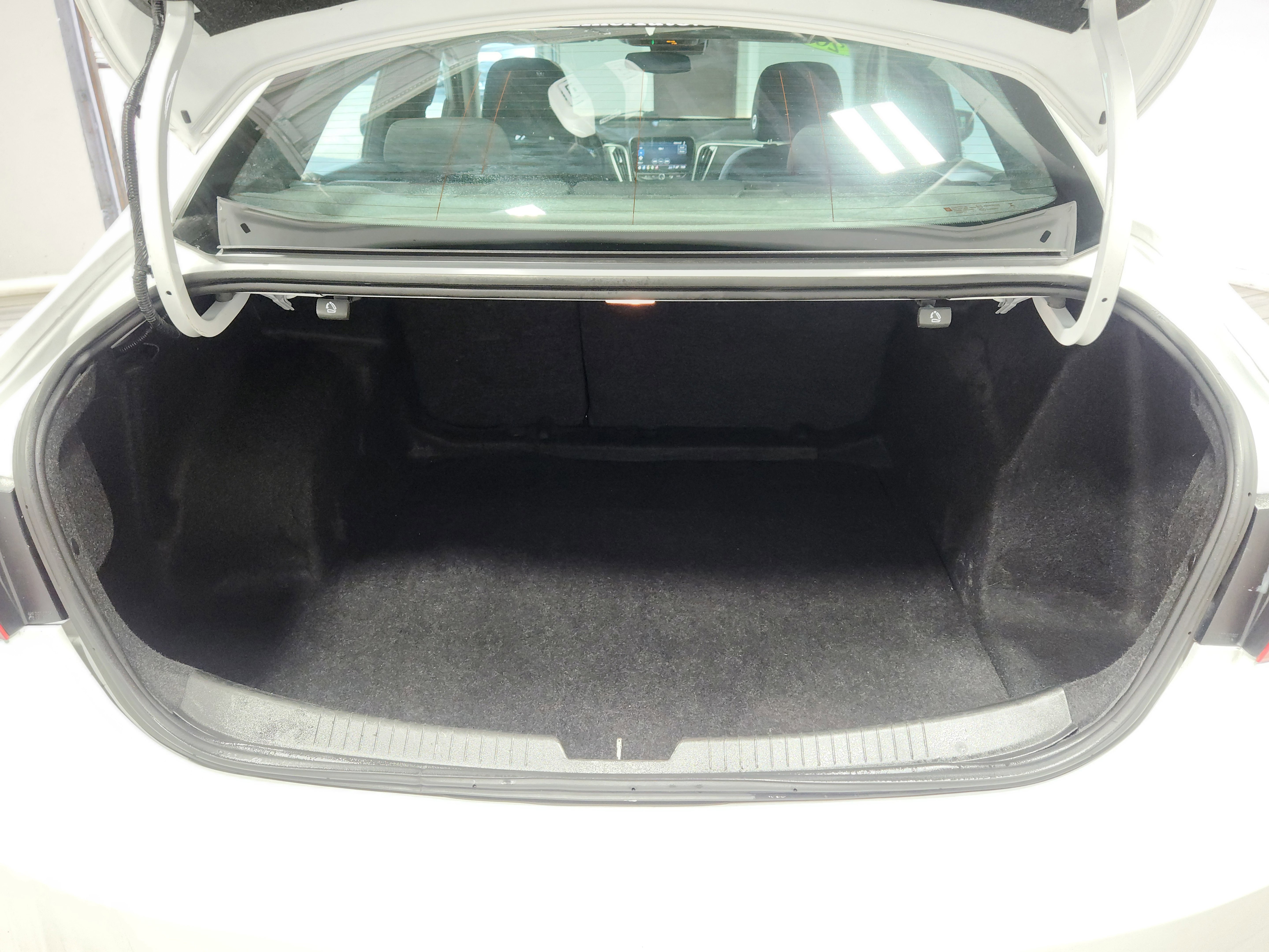 Used 2023 Chevrolet Malibu LT FWD image 14
