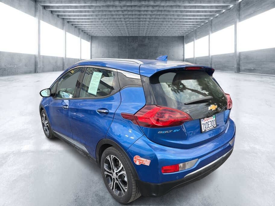 Used 2017 Chevrolet Bolt Premier w/ Driver Confidence II Package FWD image 4