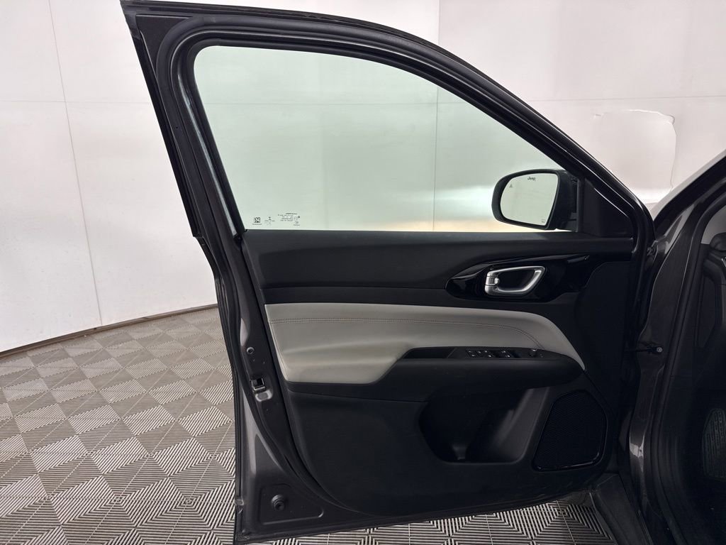 Used 2022 Jeep Compass Limited AWD/4WD image 15