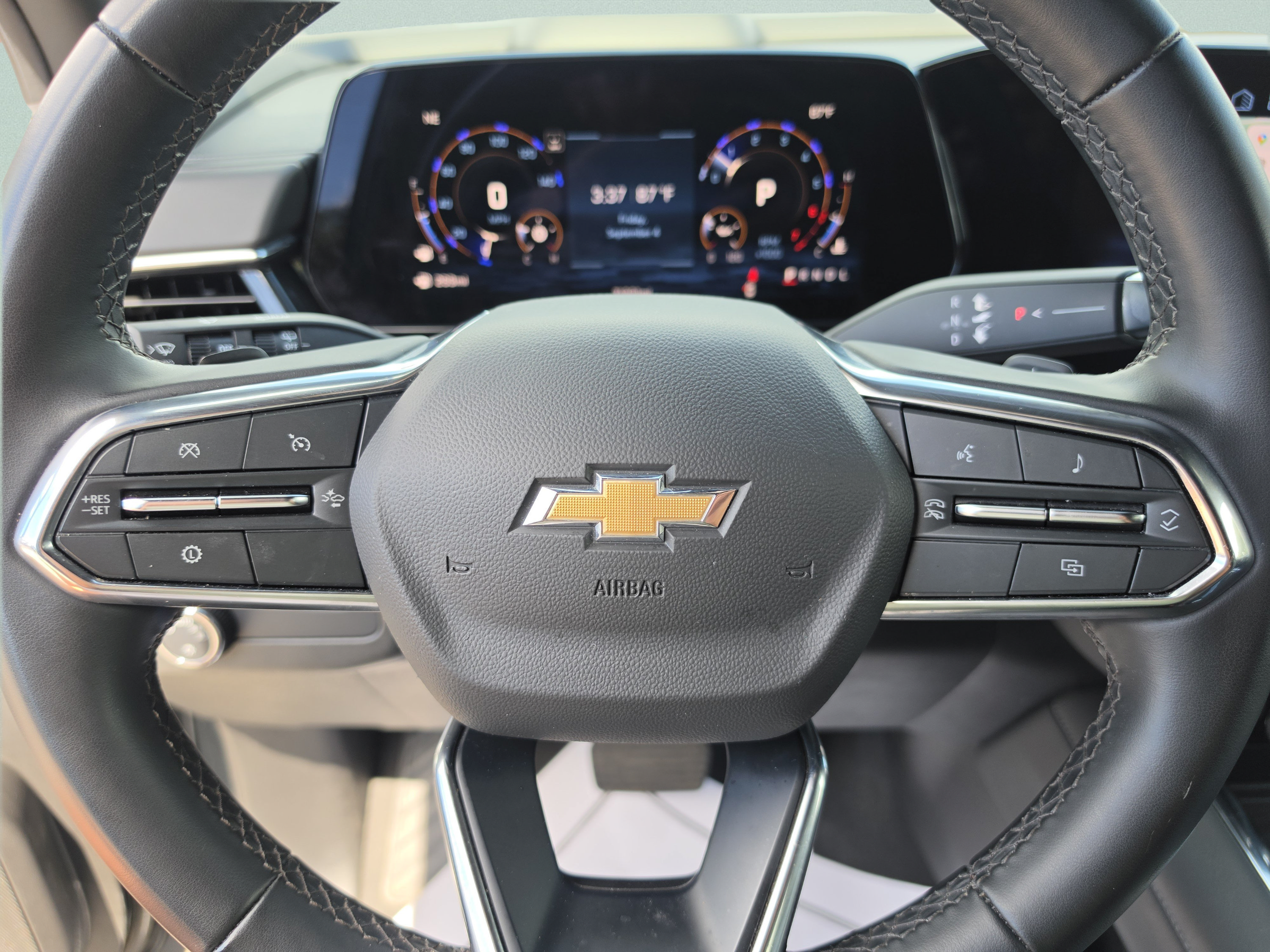 Used 2025 Chevrolet Suburban LT RWD image 37