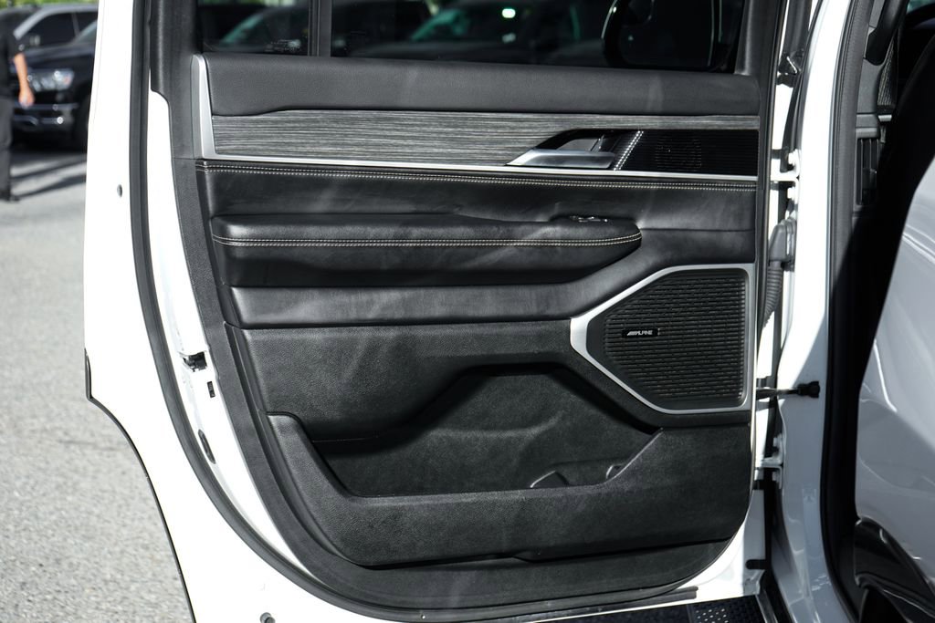 Used 2022 Jeep Wagoneer Series III w/ Rear Seat Video Group 1 image 36