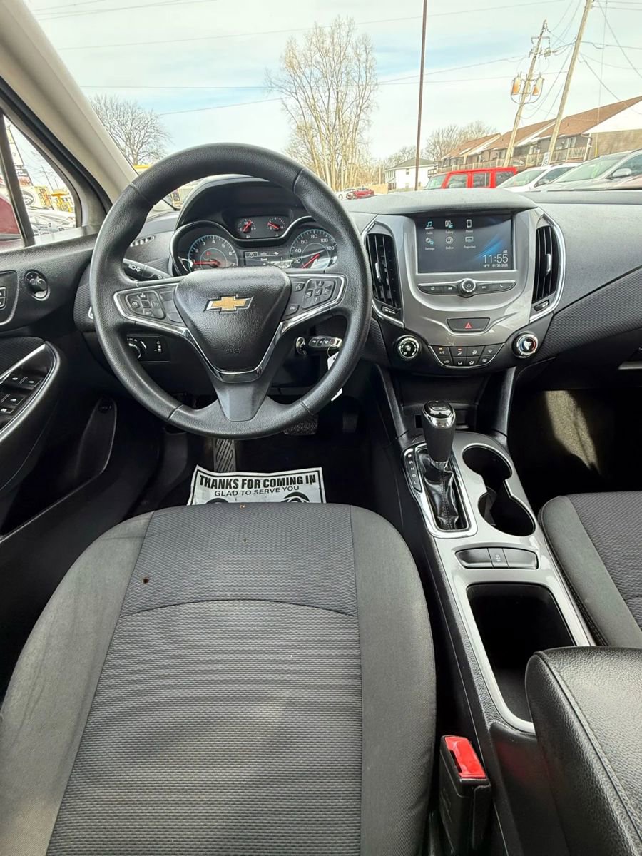 Used 2017 Chevrolet Cruze LT image 28