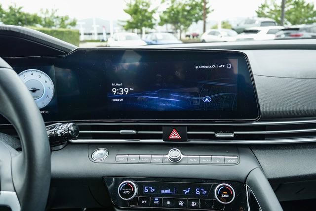 Certified 2023 Hyundai Elantra Limited FWD image 15
