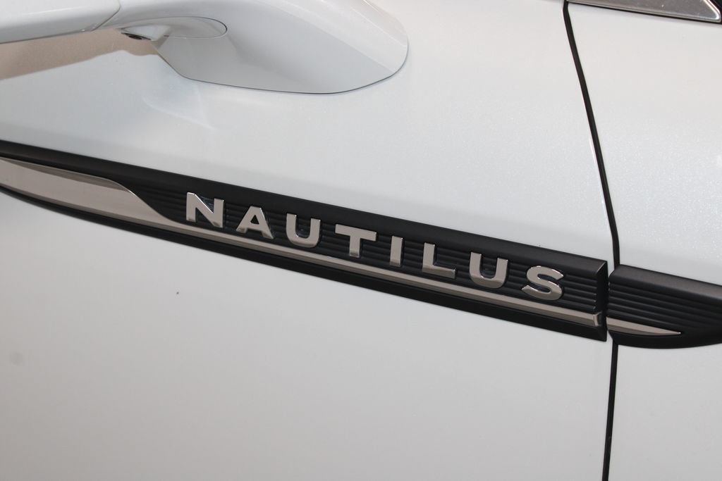 Used 2022 Lincoln Nautilus Reserve w/ Equipment Group 201A FWD image 12
