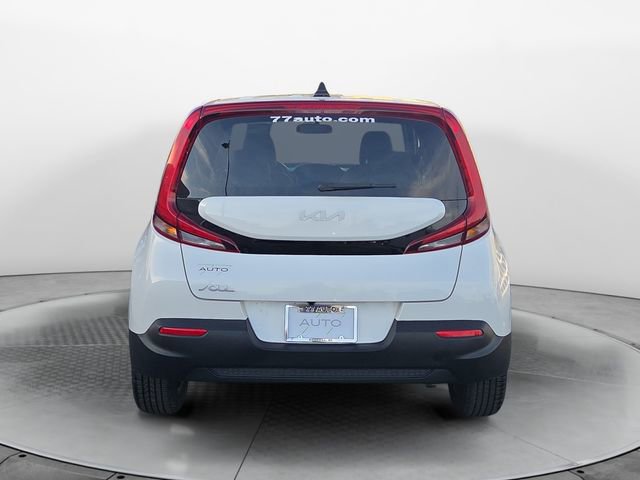 Used 2022 Kia Soul LX image 4