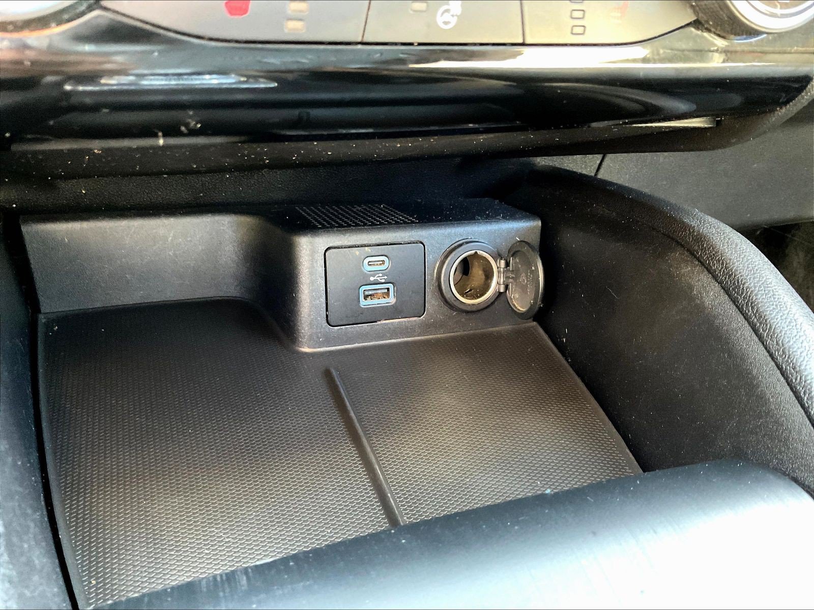 Used 2022 Ford Escape SE w/ Cold Weather Package AWD/4WD image 17