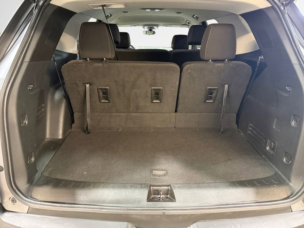 Used 2021 Chevrolet Traverse LS AWD/4WD image 23