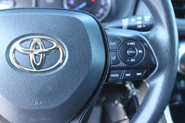 Used 2020 Toyota RAV4 LE w/ Carpet Mat Package AWD/4WD image 20