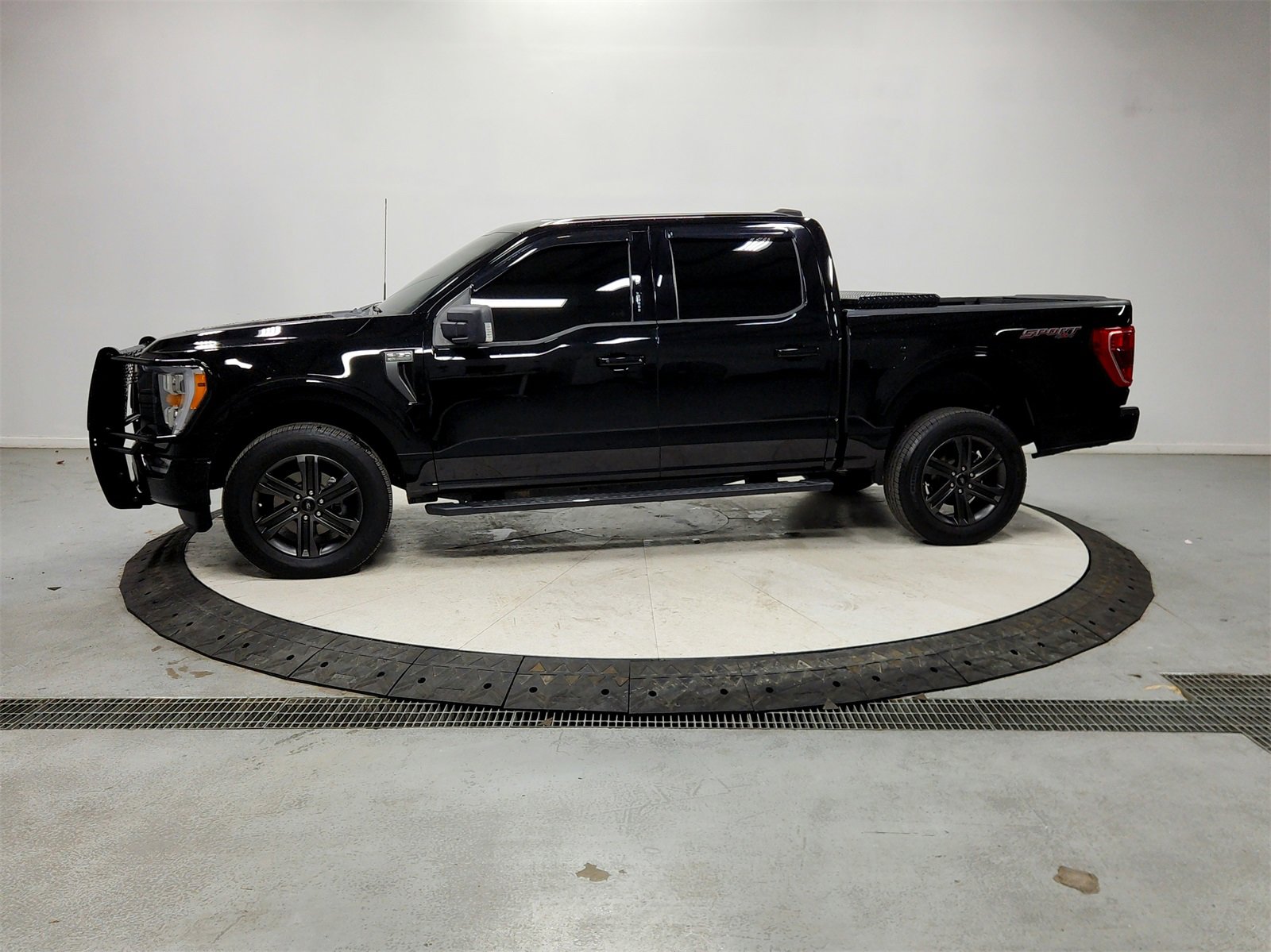 Used 2022 Ford F150 XLT w/ Equipment Group 302A High image 4