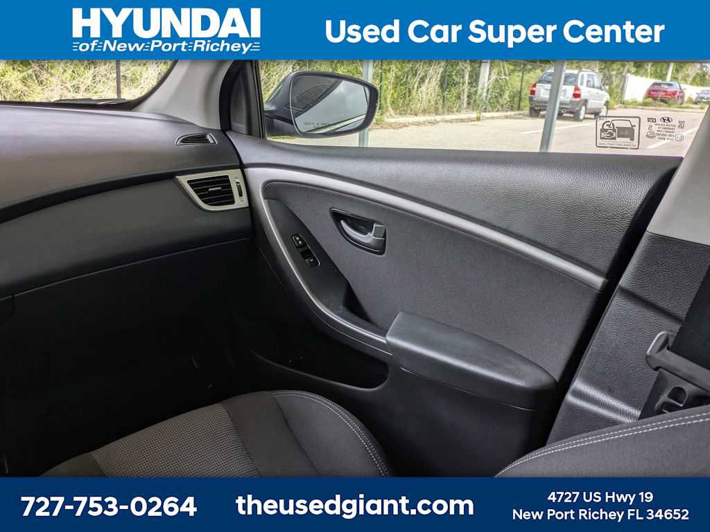 Used 2017 Hyundai Elantra GT image 18