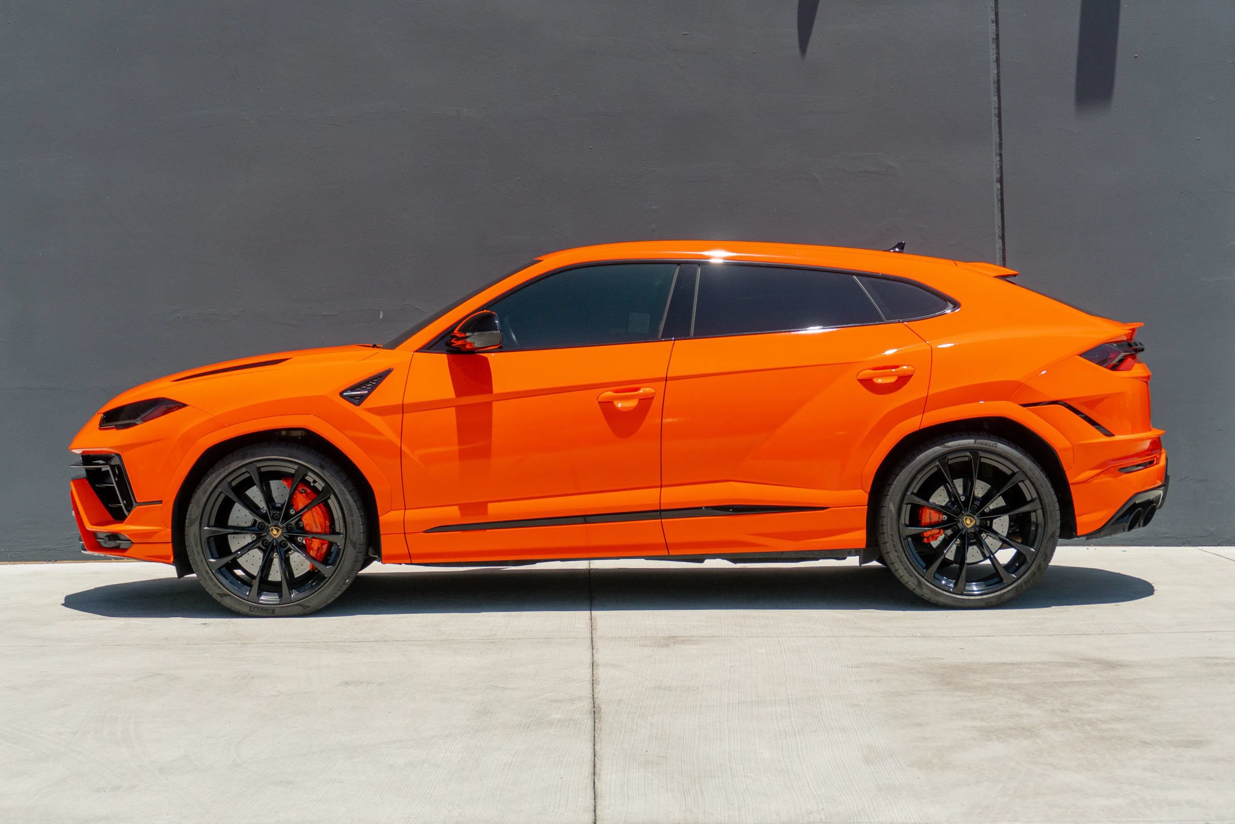 Used 2023 Lamborghini Urus S AWD/4WD image 2