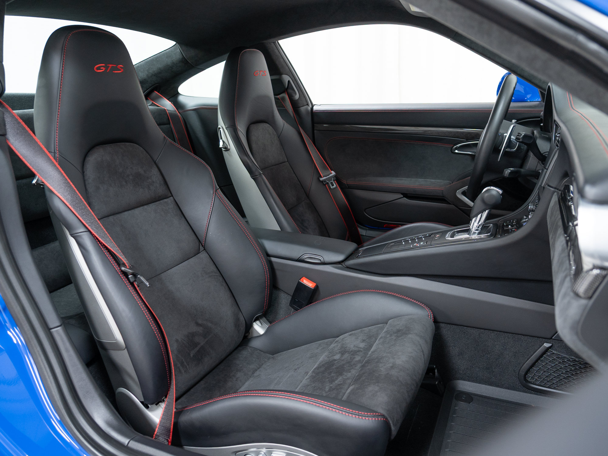Certified 2016 Porsche 911 Carrera GTS RWD image 40