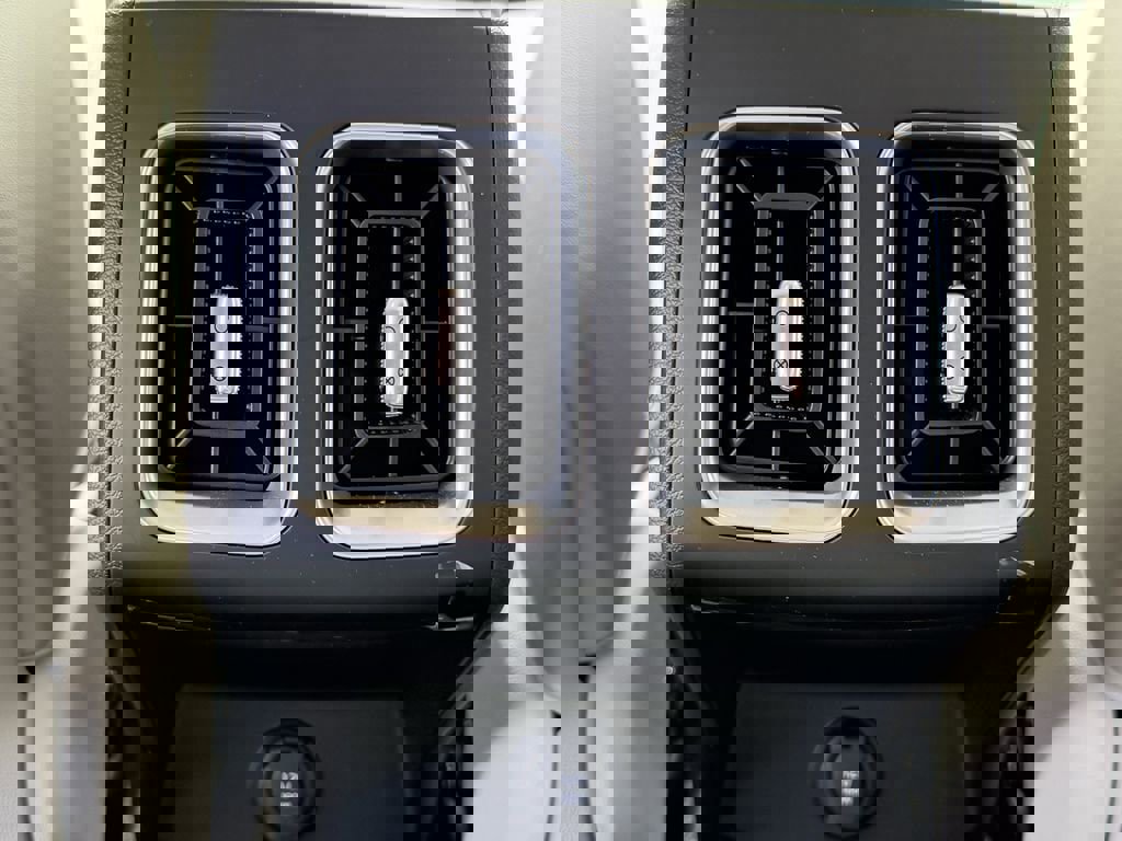 Certified 2025 Kia Sorento S image 18