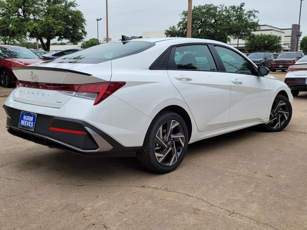 New 2025 Hyundai Elantra SEL FWD image 5
