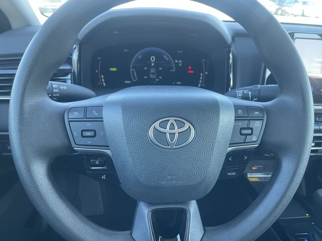 Used 2025 Toyota Camry LE w/ Convenience Package image 18