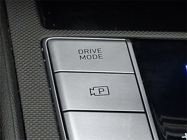 Used 2023 Hyundai Elantra Limited image 24