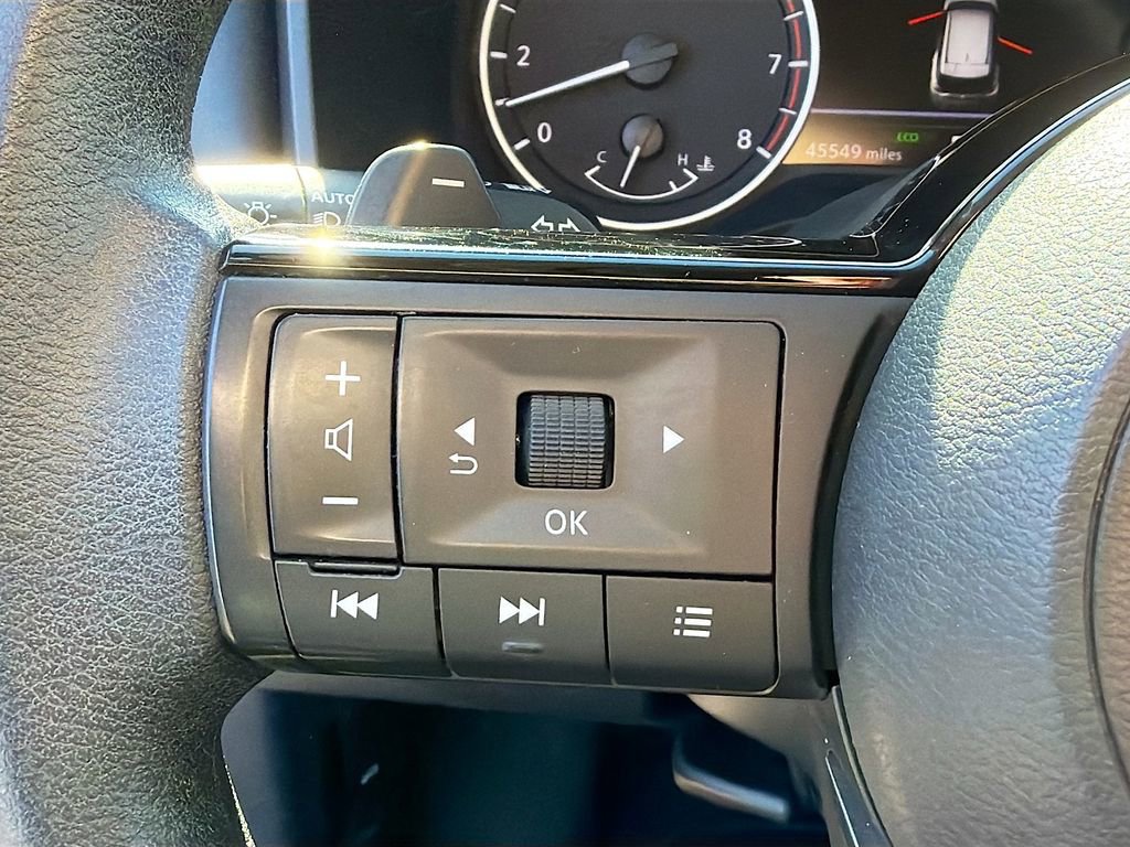 Used 2023 Nissan Rogue SV image 37