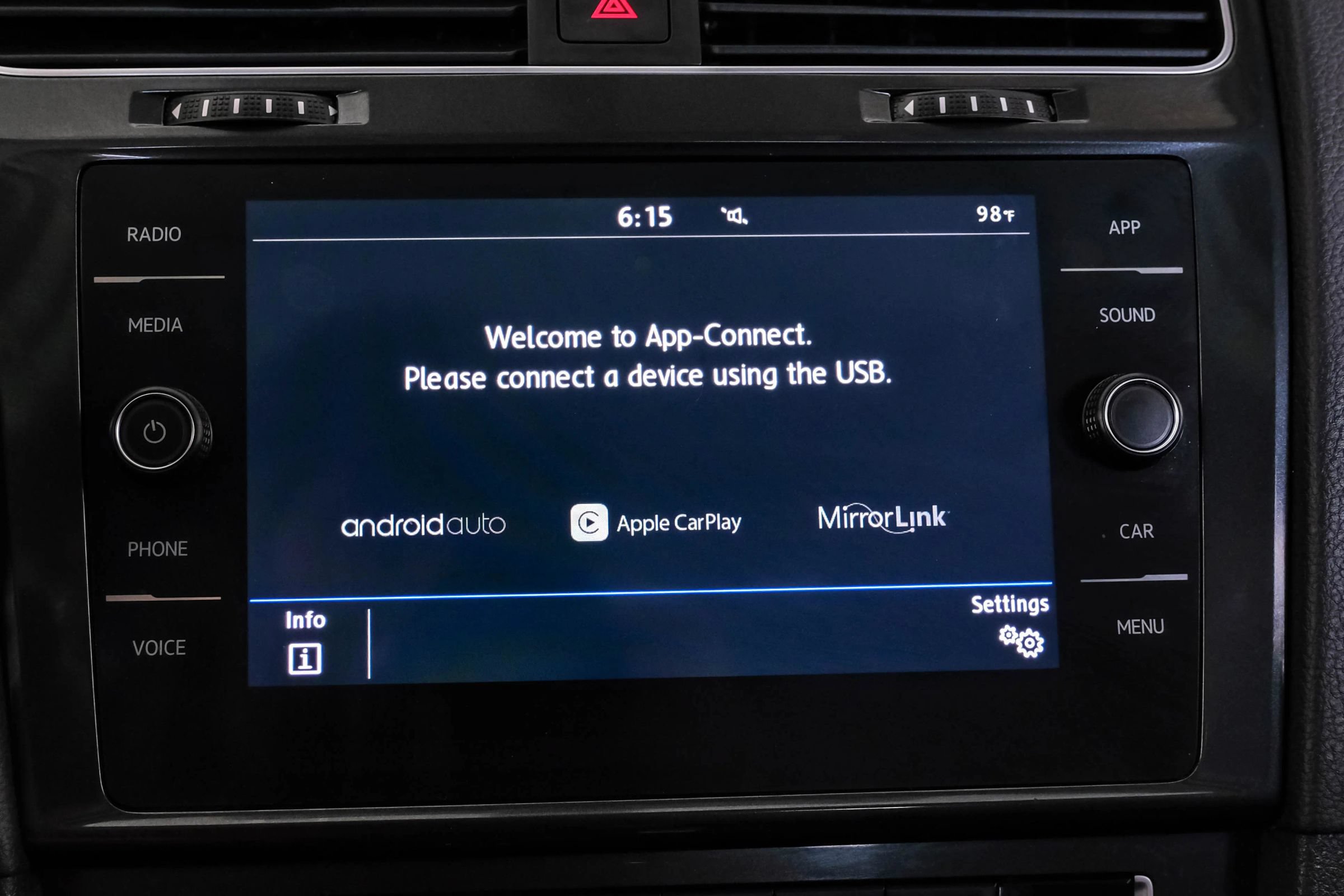Used 2019 Volkswagen Golf SE FWD image 29