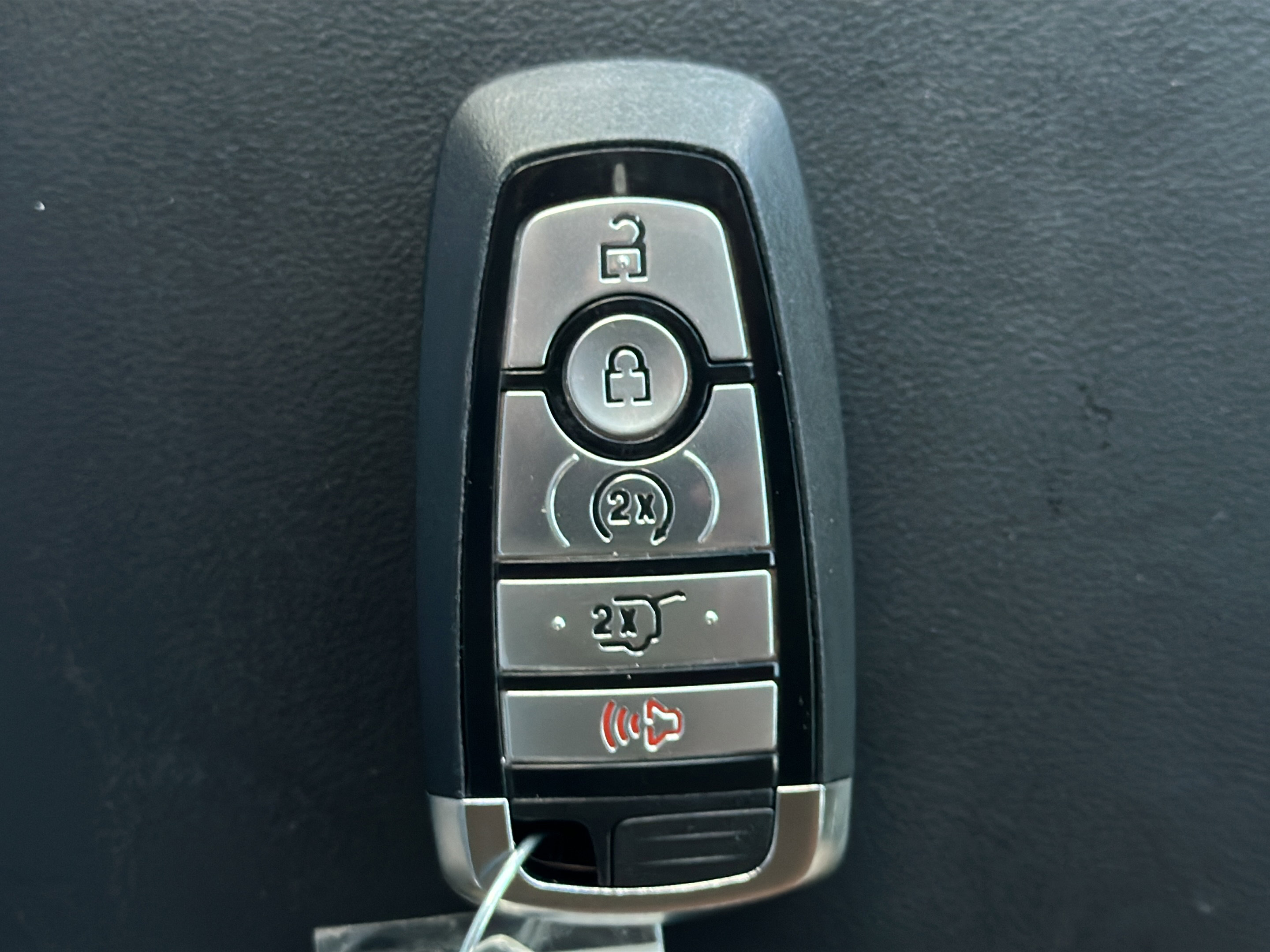 Used 2023 Ford Explorer XLT w/ Equipment Group 202A RWD image 9
