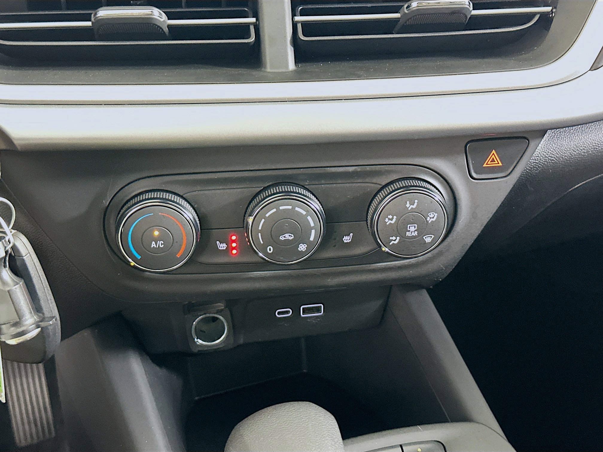 Used 2025 Chevrolet Trax LS w/ LS Convenience Package image 22