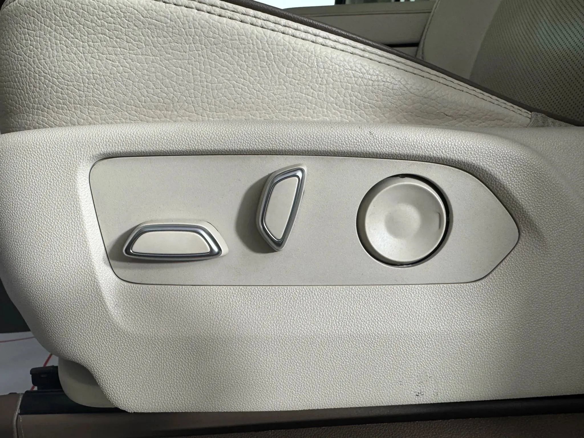 Used 2022 GMC Yukon XL Denali w/ Denali Premium Package image 37