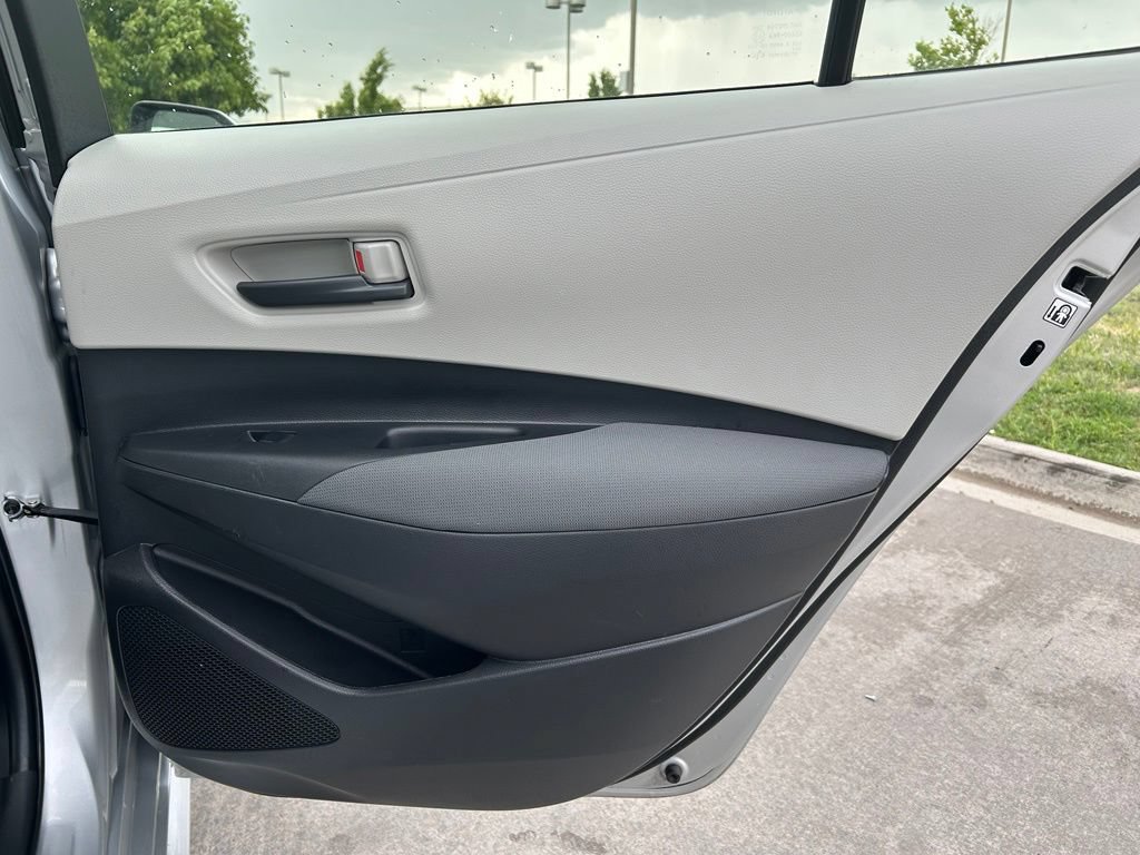 Used 2022 Toyota Corolla LE FWD image 27