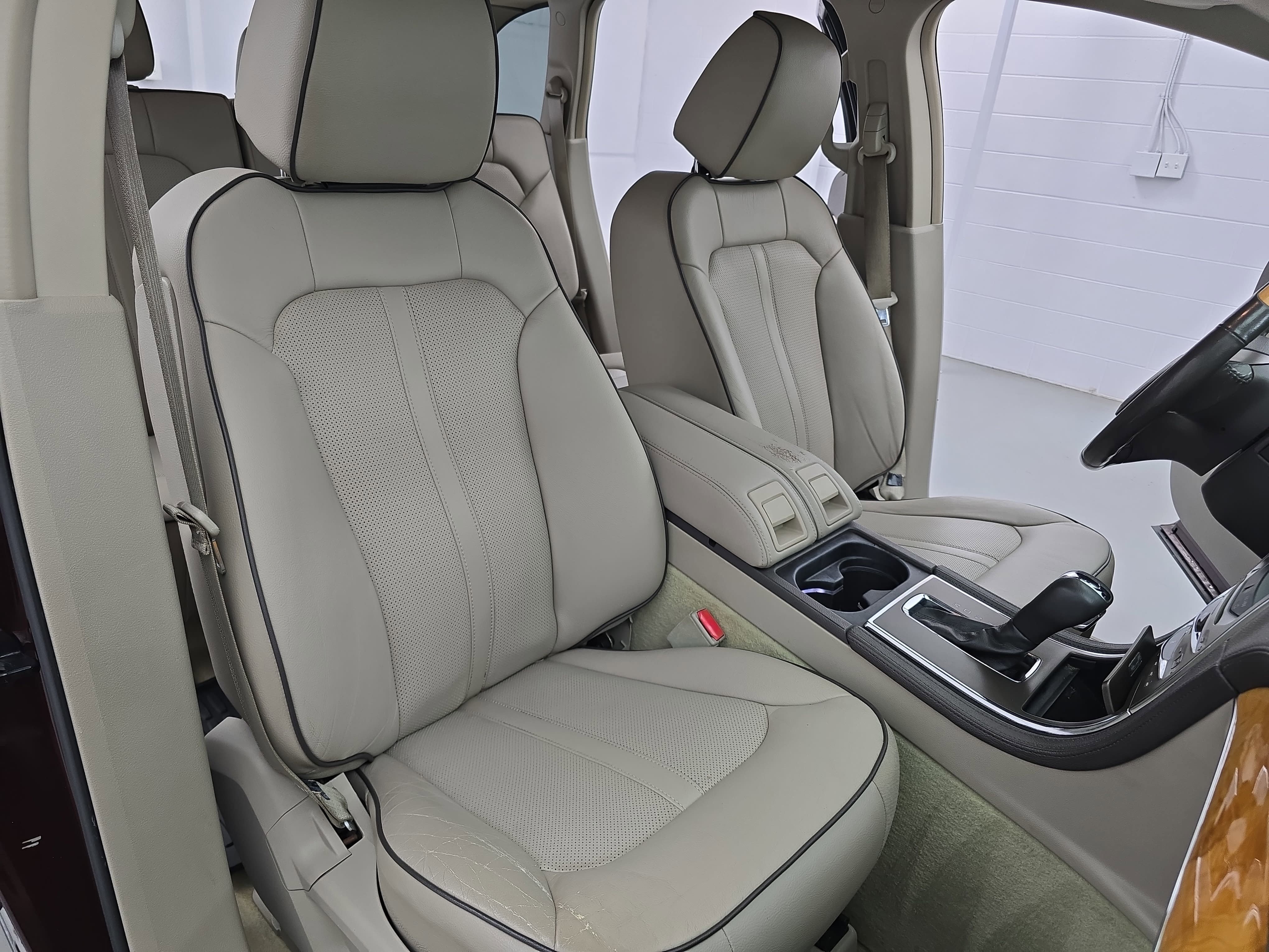 Used 2012 Lincoln MKX FWD image 10