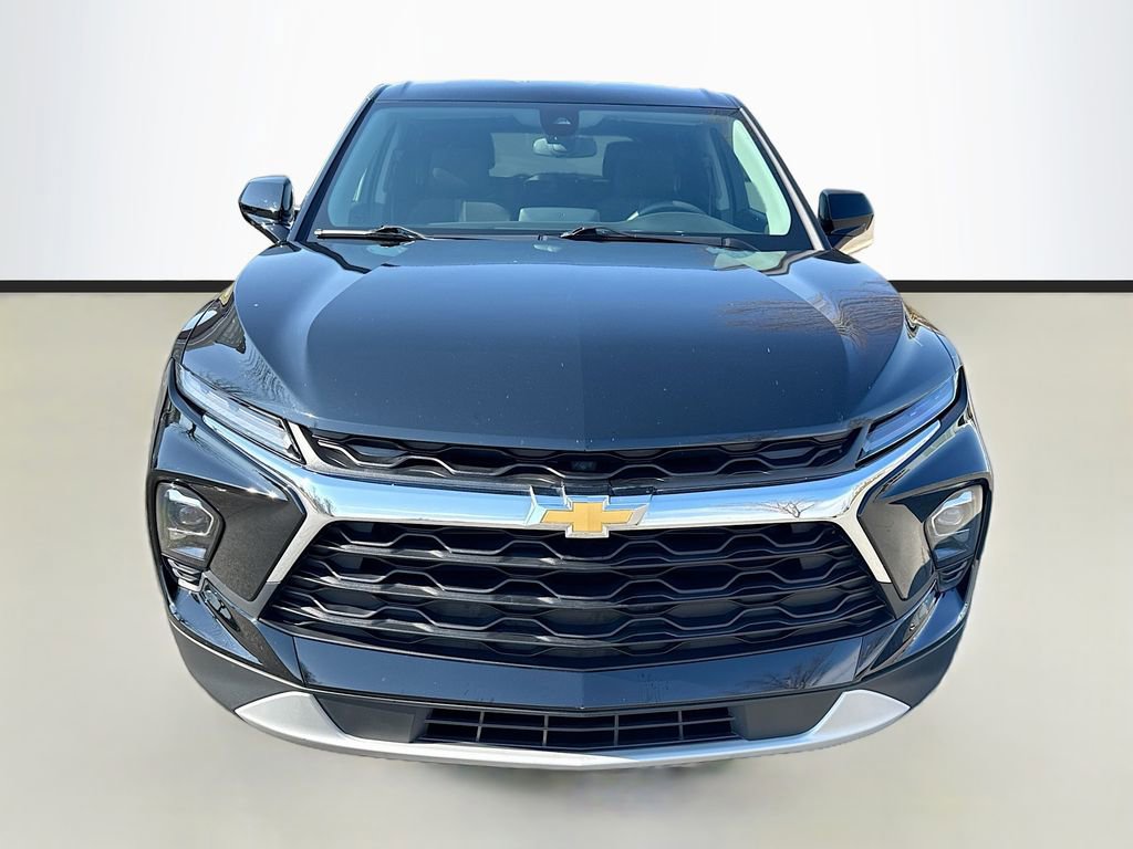 Used 2025 Chevrolet Blazer LT image 2