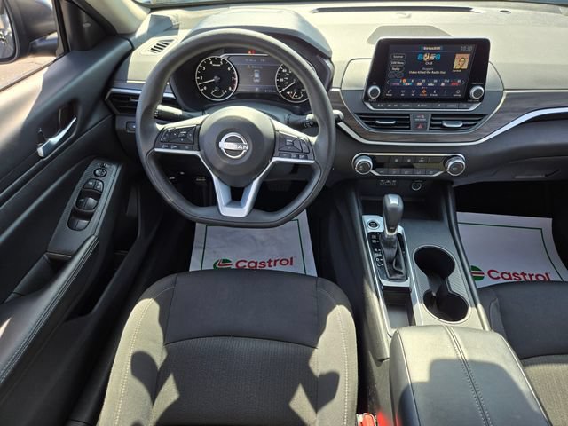 Used 2025 Nissan Altima 2.5 SV FWD image 18