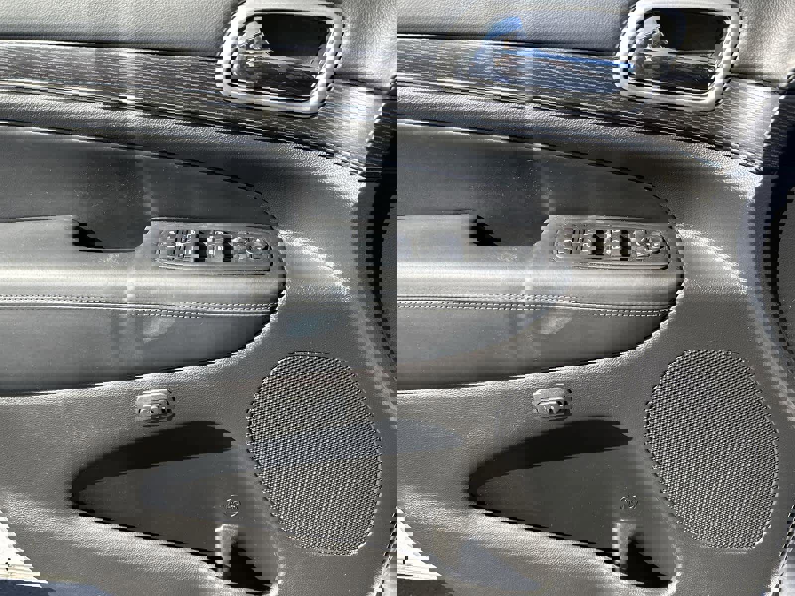 Used 2018 Jeep Grand Cherokee High Altitude image 32