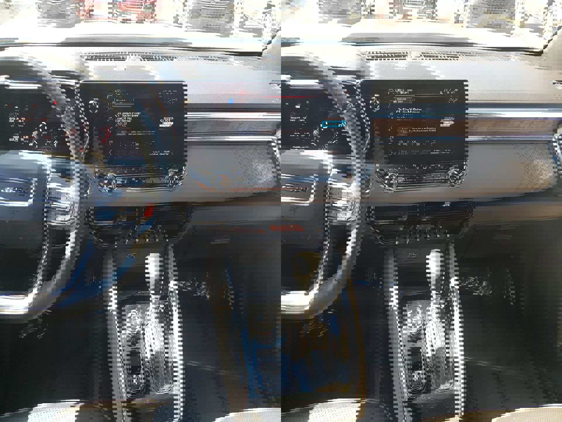 Used 2025 GMC Canyon Denali image 10