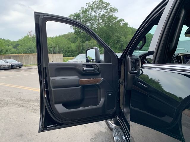 Used 2022 Chevrolet Silverado 3500 High Country w/ Technology Package image 16