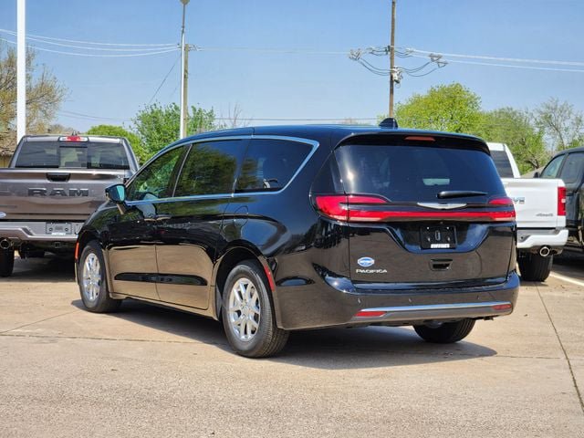 New 2026 Chrysler Pacifica Select FWD image 4