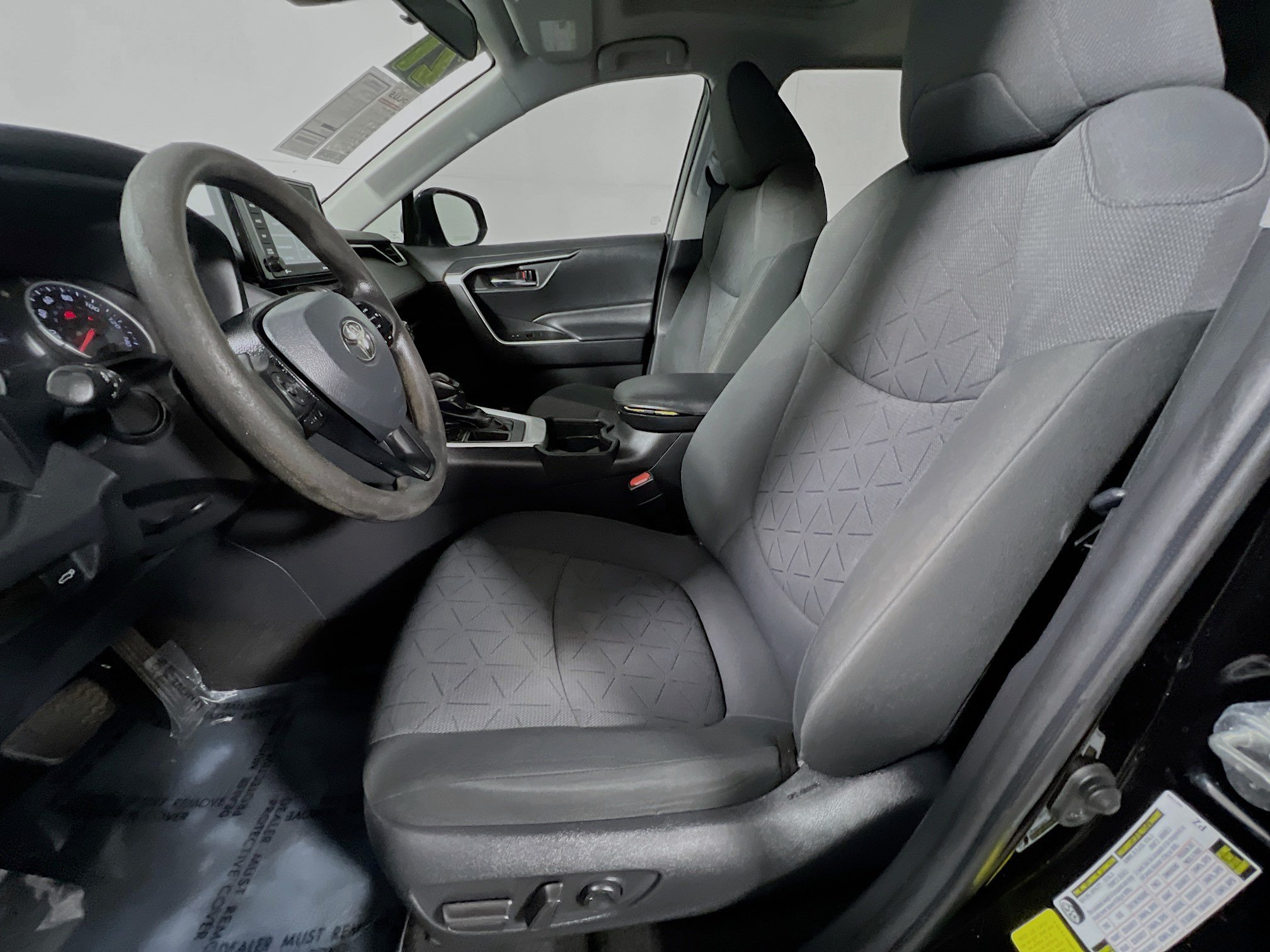 Used 2021 Toyota RAV4 XLE w/ Convenience Package FWD image 15
