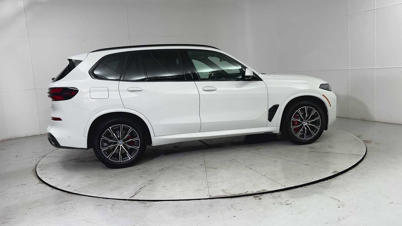 New 2026 BMW X5 xDrive40i w/ M Sport Package image 9