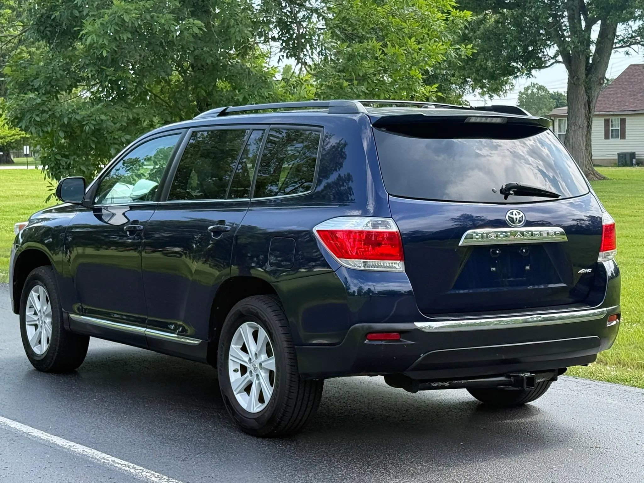 Used 2012 Toyota Highlander SE w/ Tow Pkg AWD/4WD image 7