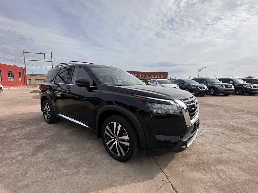Certified 2025 Nissan Pathfinder Platinum FWD image 11