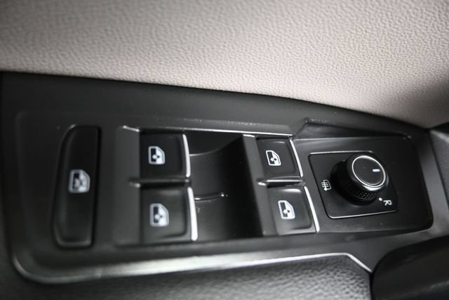 Used 2021 Volkswagen Tiguan SEL AWD/4WD image 30