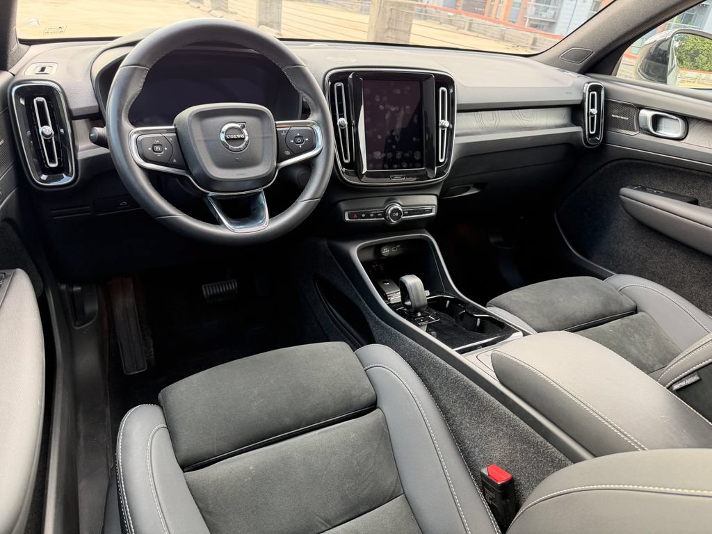 Certified 2023 Volvo C40 P8 Recharge Ultimate w/ Protection Package Premier AWD/4WD image 12