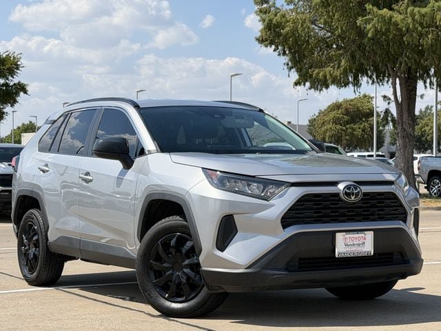 Used 2021 Toyota RAV4 LE FWD image 2