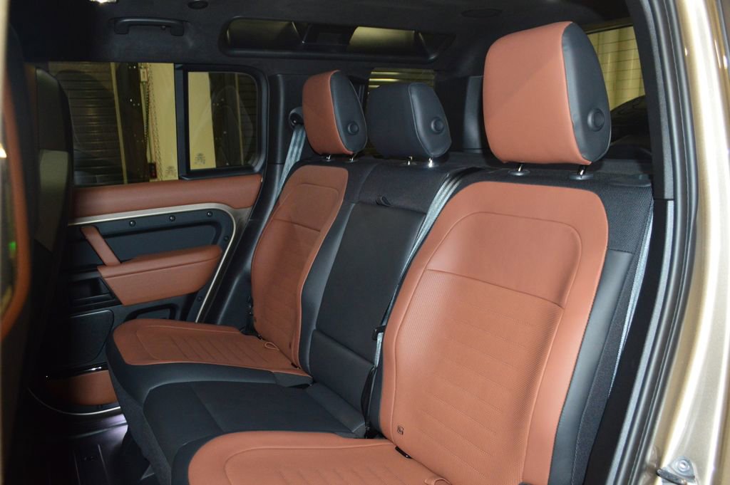 Certified 2025 Land Rover Defender 110 AWD/4WD image 33