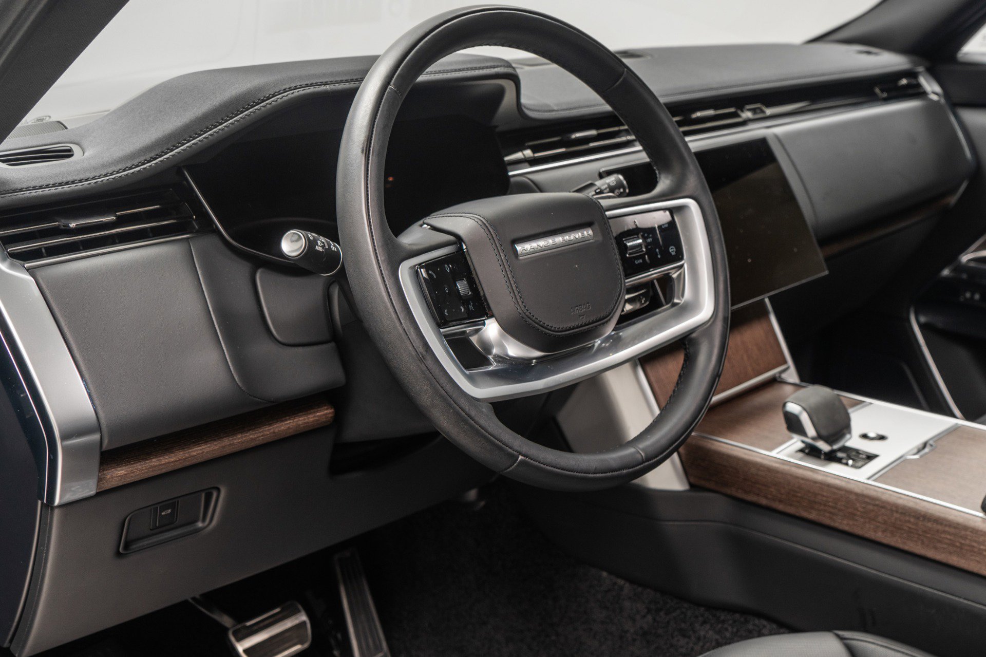 Used 2024 Land Rover Range Rover SE image 13