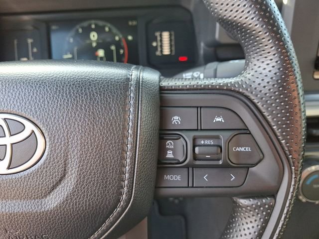 Used 2025 Toyota Tacoma SR5 AWD/4WD image 24