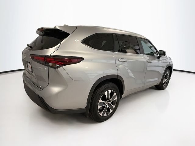 Certified 2024 Toyota Highlander XLE AWD/4WD image 6