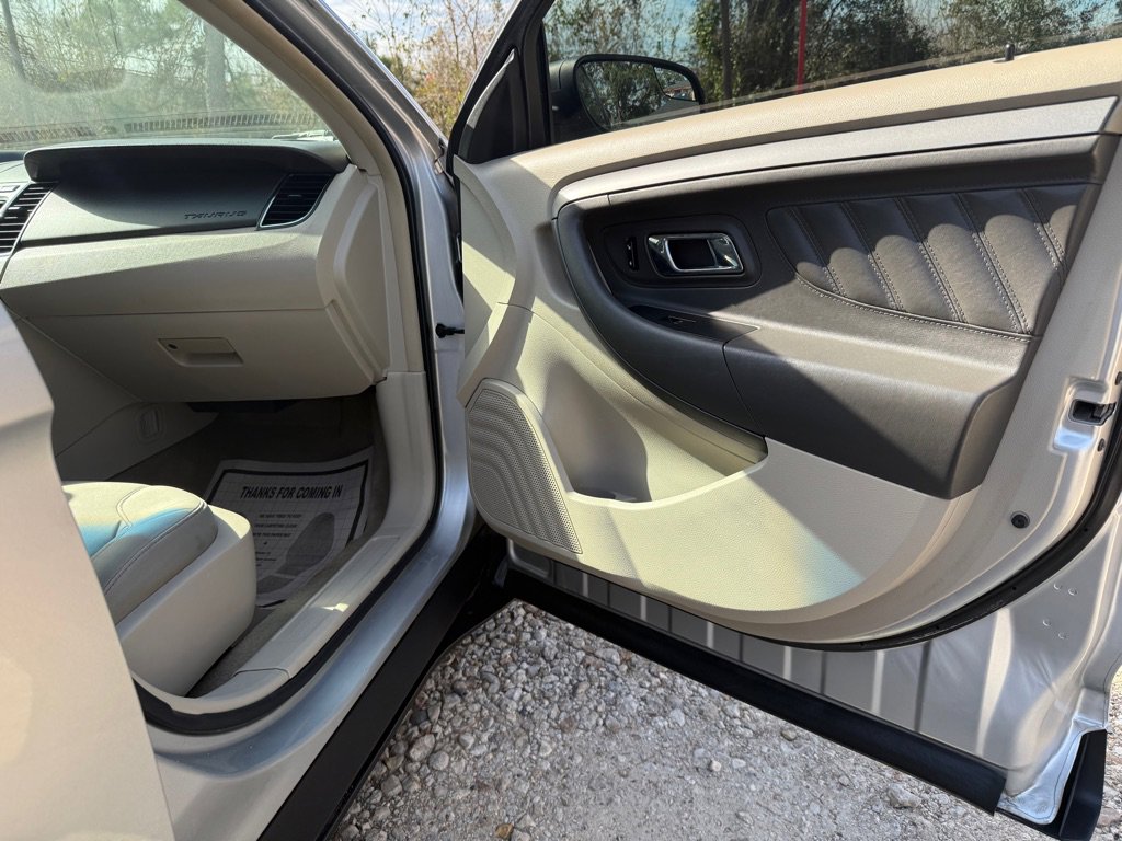 Used 2012 Ford Taurus SE image 25