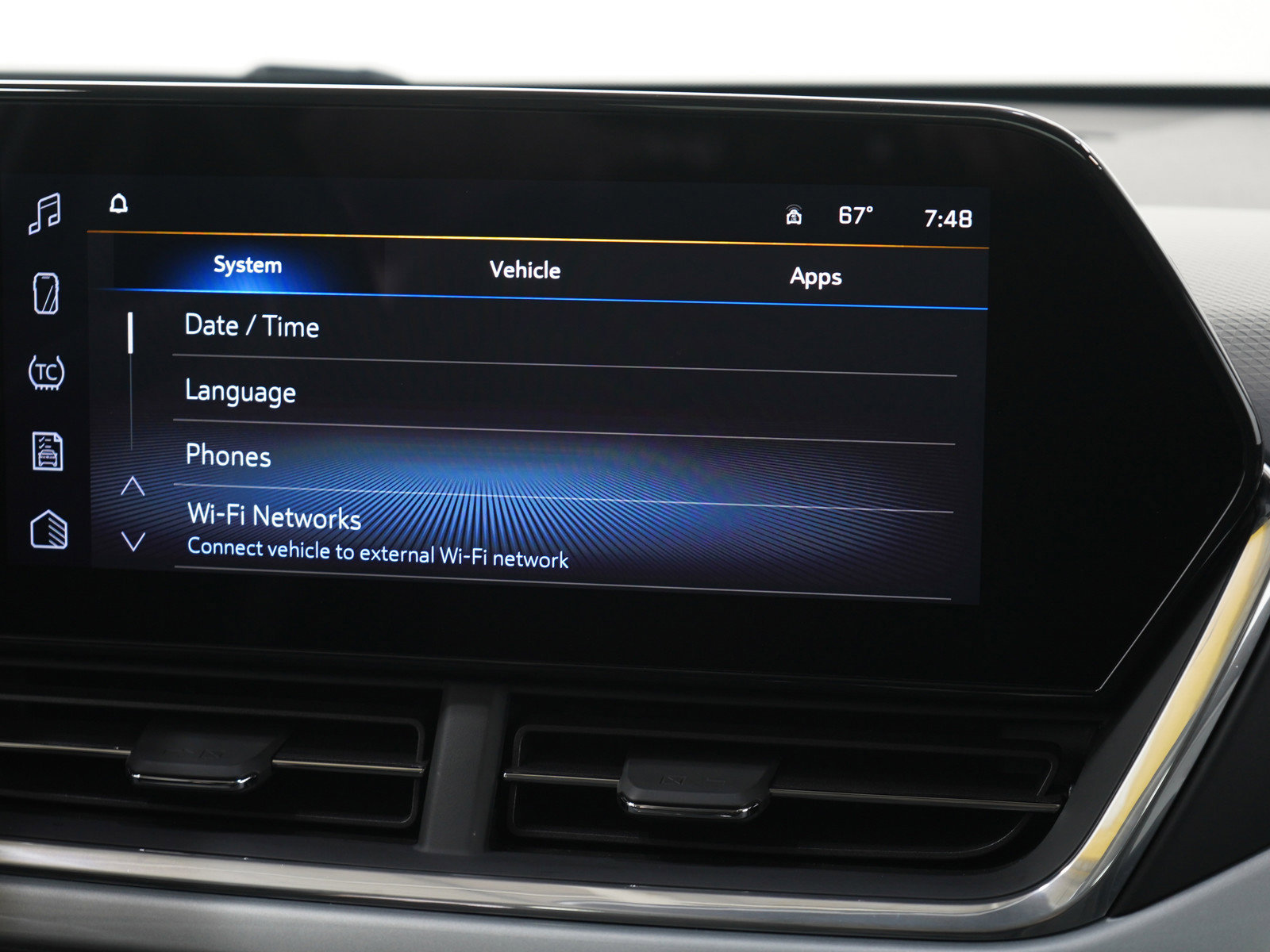 Used 2024 Chevrolet Trax LT w/ Sunroof Package image 17