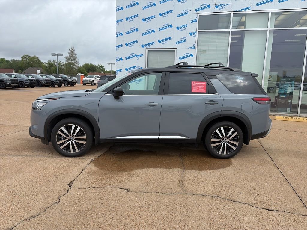 Used 2025 Nissan Pathfinder Platinum w/ Cargo Package image 2